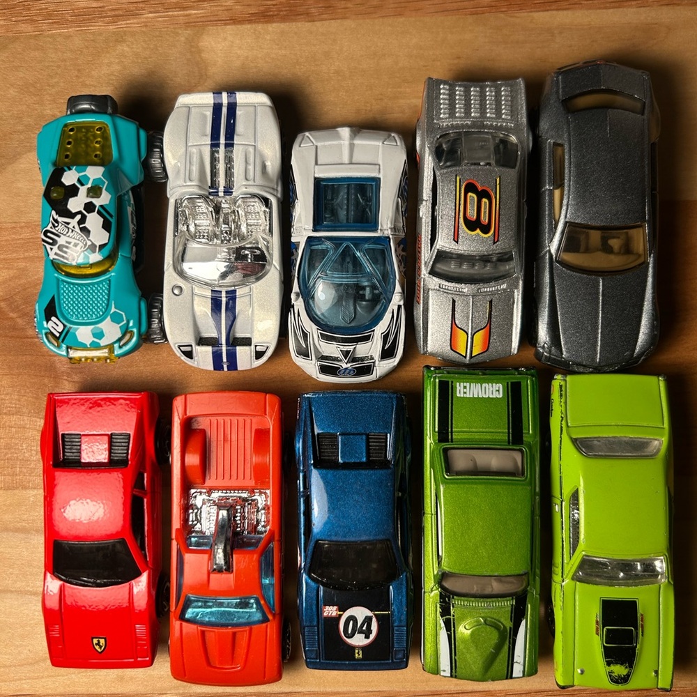 🏎️ Lot of 10 Hot Wheels - RARE Ferrari 308 & 288 GTO + Ford GT & Muscle Cars